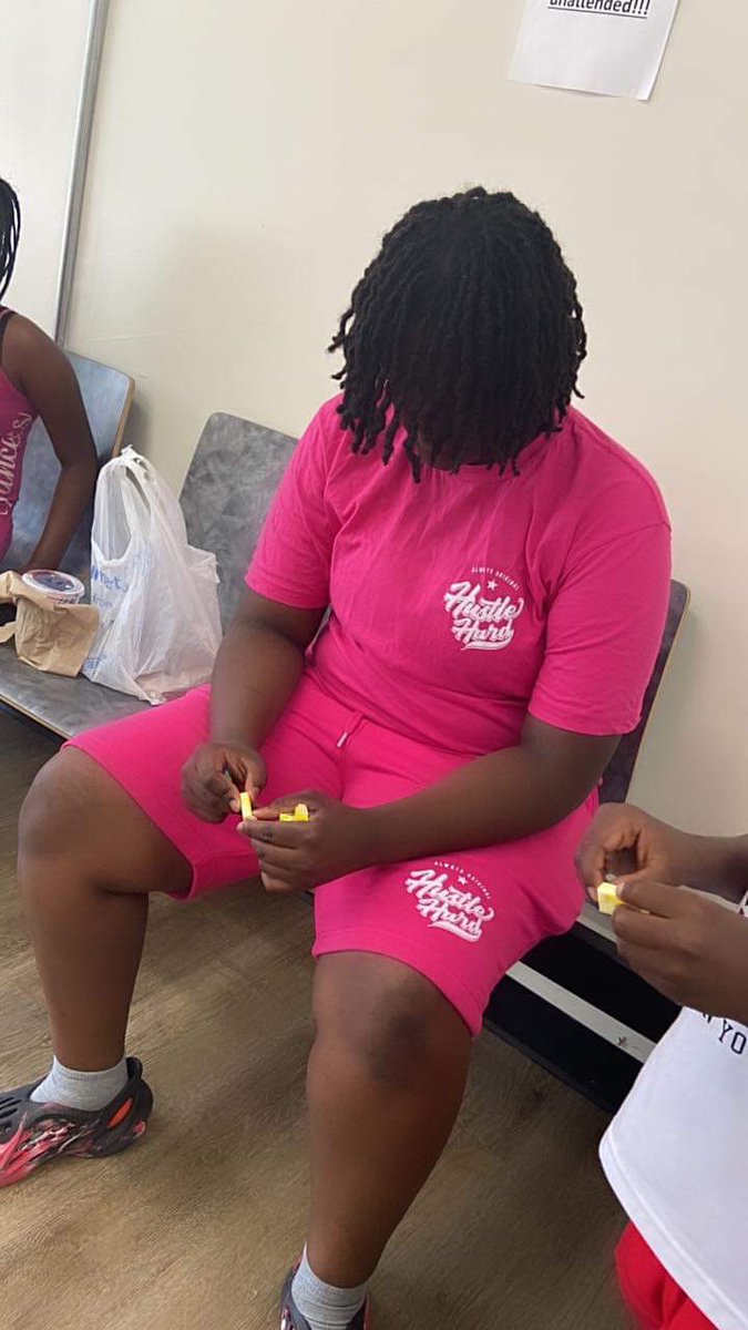 _tbapparel's tweet image. #tomboiizapparel #shortset #hustlehard #grindharder #adults #kids #fashionstyle #summerfit #fotd #alwaysoriginal 
•
•
Inbox for inquiries. Several colors available