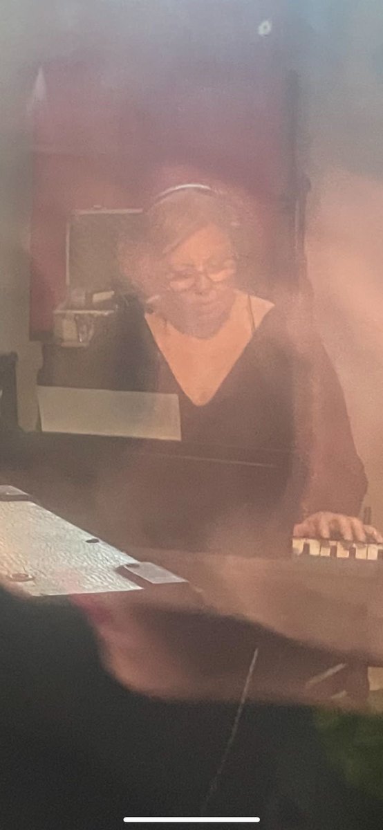 ShivieArgyle's tweet photo. Last night I finished the backing track for #AuldLangSing 

I cannot thank Lewis from @Paulshalls enough for his skill &amp; incredible support, especially when time is short

The world is a better place when we are able to laugh, to love &amp; to trust

I am so grateful today https://t.co/4MhDxDDYBq
