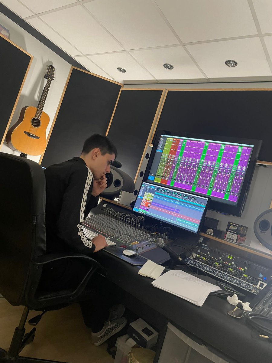 ShivieArgyle's tweet photo. Last night I finished the backing track for #AuldLangSing 

I cannot thank Lewis from @Paulshalls enough for his skill &amp; incredible support, especially when time is short

The world is a better place when we are able to laugh, to love &amp; to trust

I am so grateful today https://t.co/4MhDxDDYBq