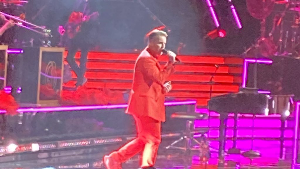 Dawn__TT's tweet photo. @GaryBarlow @SamRyderMusic Please make him your support both my favourites live  omg that would be amazing tour https://t.co/noTcYTOCDz