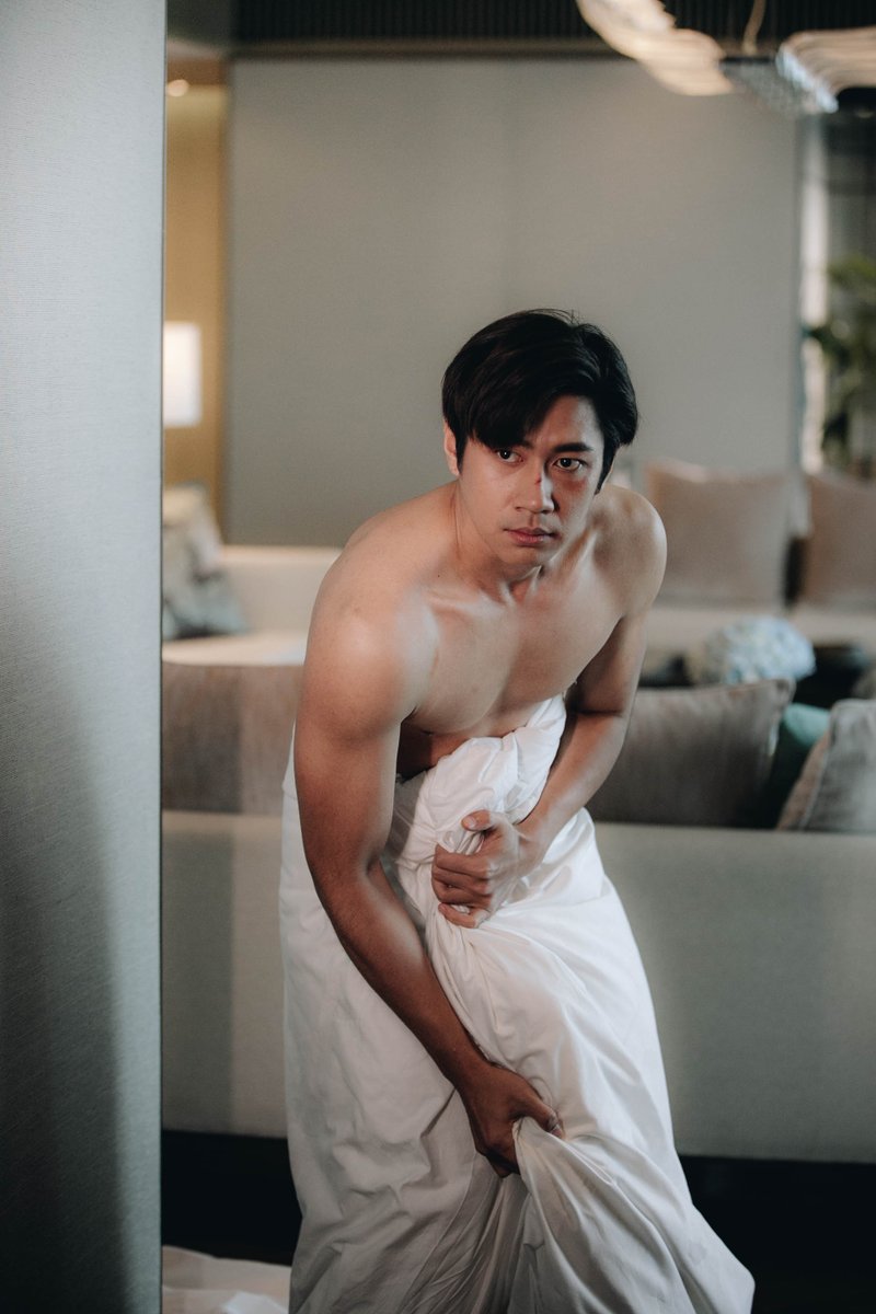 onehdthailand's tweet photo. ตื่นมาในบ้านเค้า แล้วก็จะฆ่าเค้า โอเคเลยแจม นายมันตัวพ่อ มัมหมีงงดิ #LawsofAttraction_Ep2 https://t.co/L2untDyPCW
