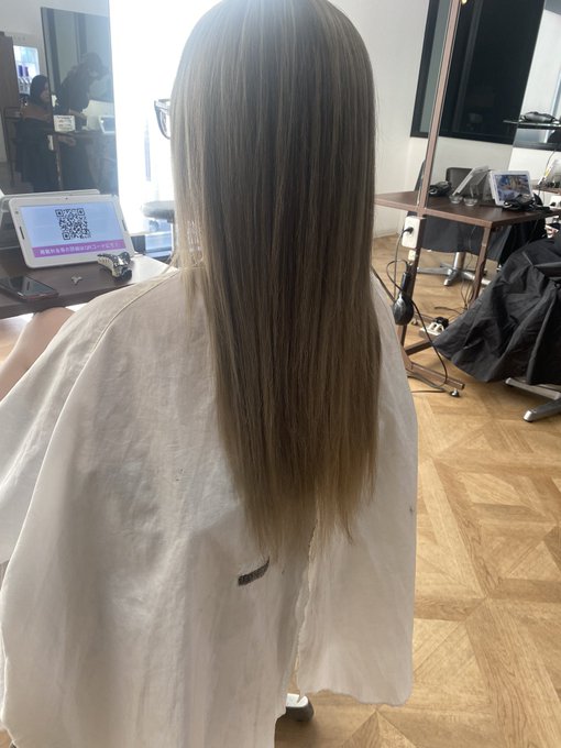 カラー🩵リング 逆光で見えにくいですが(^◇^;) https://t.co/cMcB576HIi<a href="/tag/%E9%9D%92%E5%B1%B1%E8%91%B5"class="tags"><span>#青山葵</span></a><a href="/tag/%E3%82%AB%E3%83%83%E3%83%88"class="tags"><span>#カット</span></a><a href="/tag/%E3%82%AA%E3%83%BC%E3%83%90%E3%83%BC%E3%82%B5%E3%82%A4%E3%82%BA"class="tags"><span>#オーバーサイズ</span></a><a href="/tag/%E6%9C%80%E8%BF%91%E3%81%AE%E3%81%82%E3%81%9F%E3%81%97"class="tags"><span>#最近のあたし</span></a>