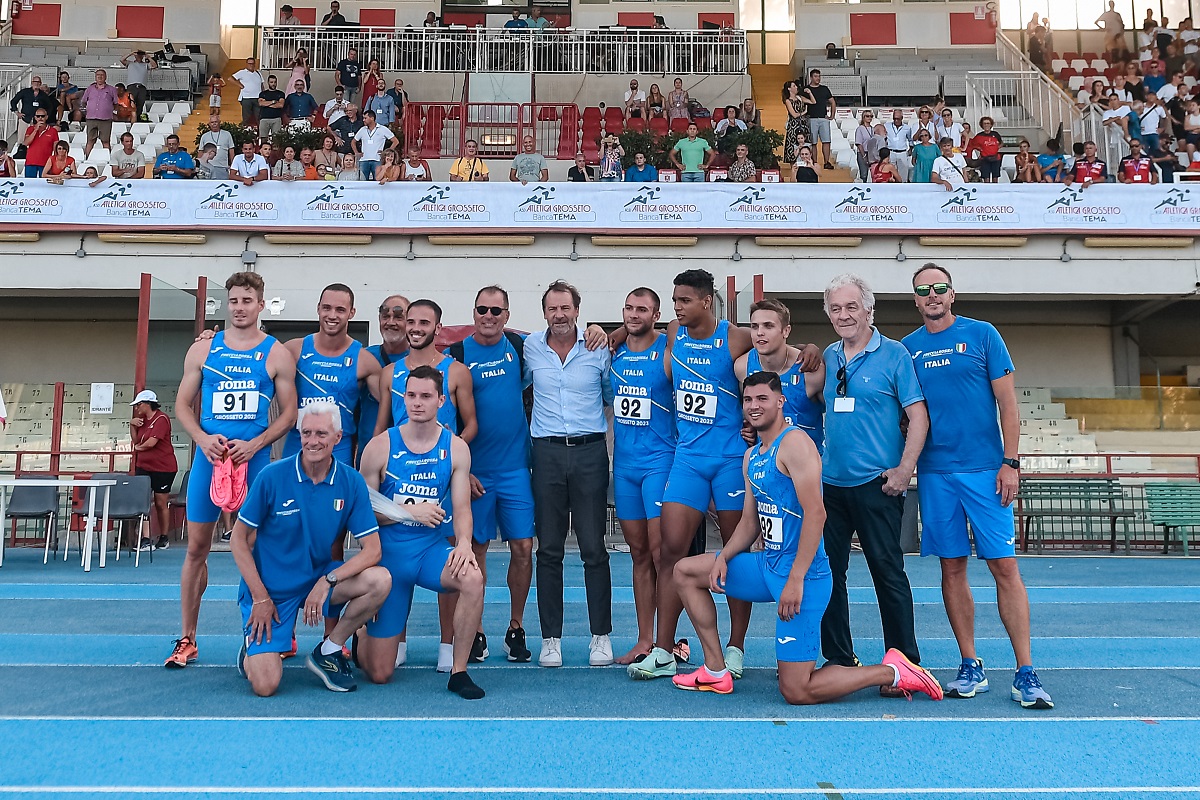 ATLETICA - La 4x100 (Rigali, Tortu, Patta, Ceccarelli) vicinissima a Budapest. Il responsabile velocità Filippo Di Mulo: "Adesso siamo più sereni e abbiamo le nostre certezze".

Leggi l'articolo: magazinesportivo.it/interviste/sta…

#atletica #ItaliaTeam #staffetta <a href="/atleticaitalia/">Atletica Italiana</a>