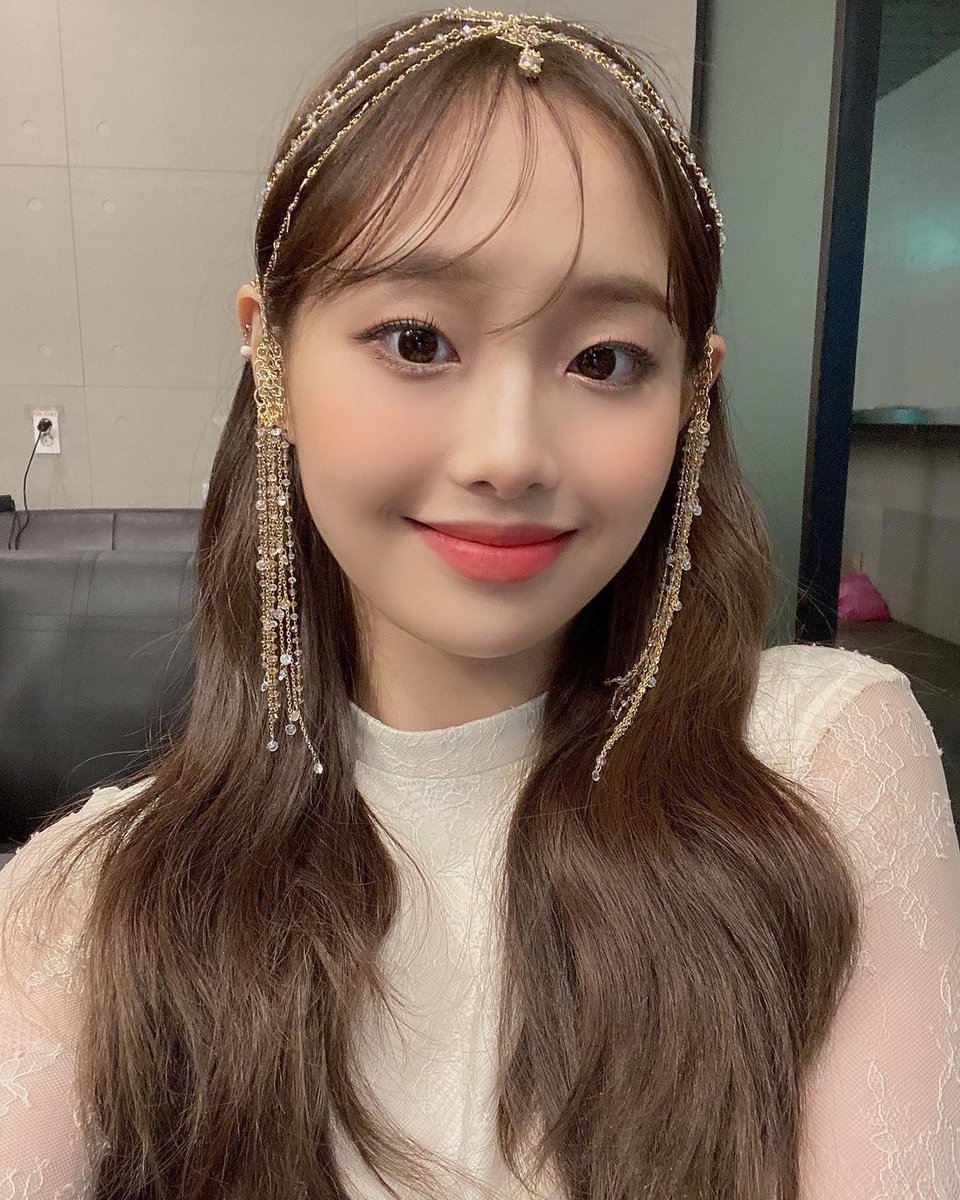 S9LEN7's tweet photo. Hi, hello, have a nice day! Well our song Paint The Town just came out now so... here's a little dance from me and pictures enjoy!
#SELSTAGRAM
#Ileeve
#ile_girls https://t.co/OkIKDlWzmC
