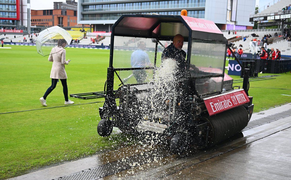 englandcricket's tweet photo. After a wet morning, we're 𝗳𝗶𝗻𝗮𝗹𝗹𝘆 underway...

Six wickets to level the series. Let's finish the job! ✊

#EnglandCricket | #Ashes https://t.co/SxOF9UmeOq