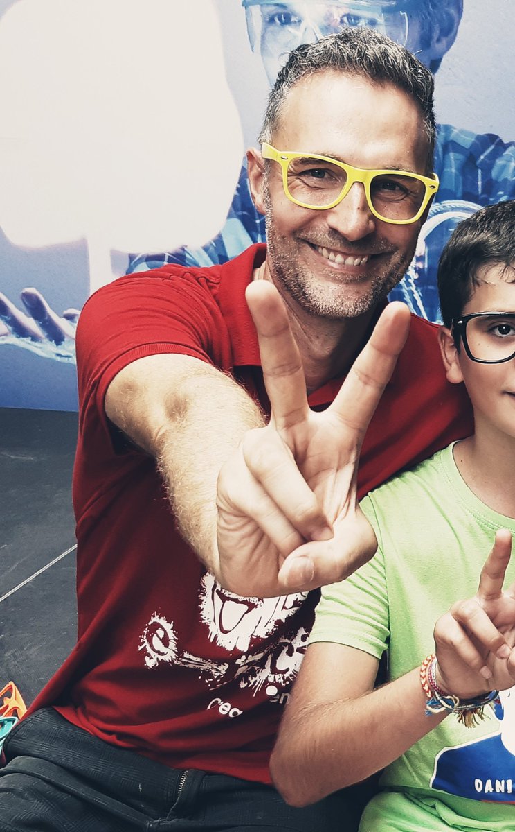 mjm_mar's tweet photo. @DJSC_STEAM Dani i equip, mil gràcies per cuidar qui més estimem i fer que els nostres petits científics cada vegada siguin menys petits, més científics i més feliços! Sou fantàstics i us mereixeu el millor. Fins l'any que ve i... VISCA LA CIÈNCIA!!!! 💜 https://t.co/tnD36xCzhM