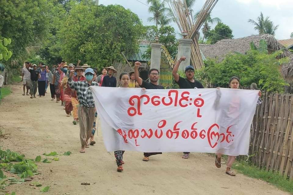 PaPa77331548's tweet photo. Joint forces of pro-democracy villagers of several villages from northern Salingyi township and eastern Yinmarbin township staged a strike against military dictatorship.  #2023Jul22Coup #LegalizationOfNUG #WhatsHappeningInMyanmar https://t.co/M0l41s8dmu