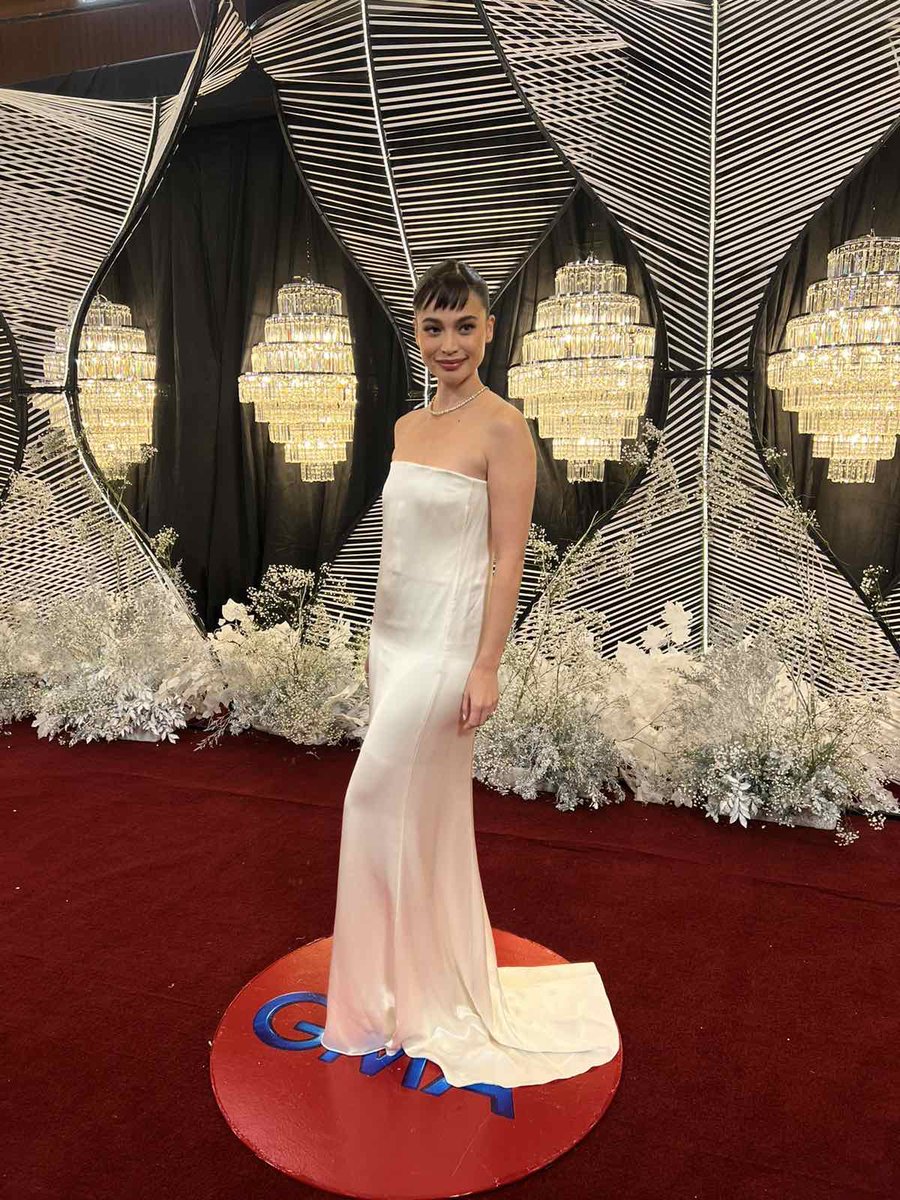 ianson2017's tweet photo. Anne Curtis always have a pasabog look gosh ✨️✨️✨️💅💅💅 #GMAGala2023 #ShowtimeOnGMAGala2023 #annecurtis #ViceGanda https://t.co/wgDzpYuMQm