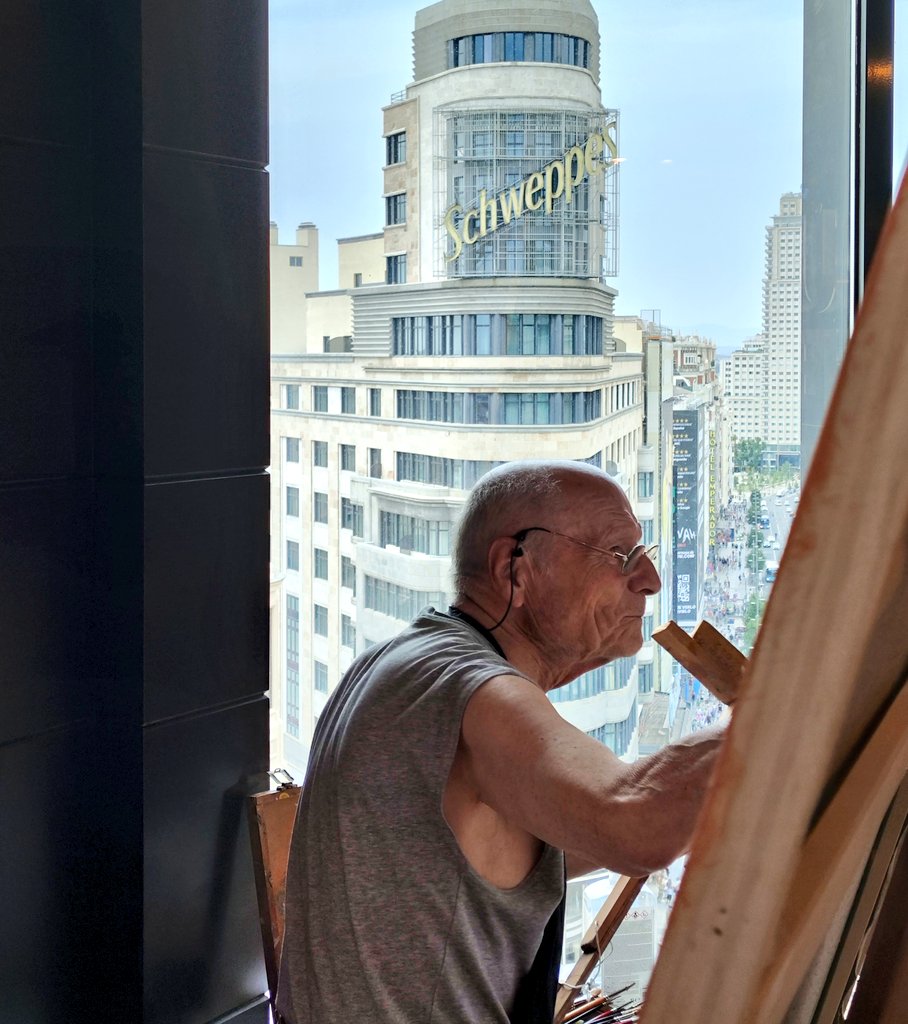 pdorgambide's tweet photo. Una maravilla contemplar como, Antonio López, uno de los pintores más reconocidos de España  forja su obra con las herramientas y técnicas tradicionales.  #unpalo
https://t.co/vDbNnOpzcG https://t.co/pPMS2C3vKH