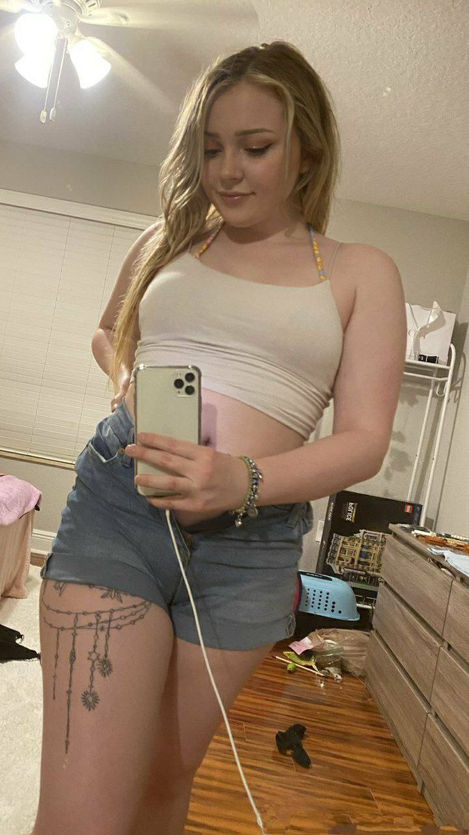 madd_2226's tweet photo. i am sending 5 free nudes to all who like this or retweet 😊😘😚
Add me Snapchat :vvvaaddg https://t.co/5YlfH3lNti