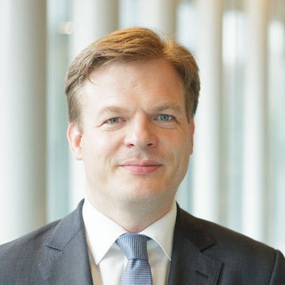 EvertOostdam's tweet image. Beste @PieterOmtzigt schrijf aub geschiedenis. Richt een partij op met hulp van een paar sterke partners (powervrouwen) als @MonaKeijzer en @RenskeLeijten willen je vast helpen! Gooi de gevestigde orde uit de kamer! In de peilingen sta je op 46 zetels!! Go for it!!! Nederland…