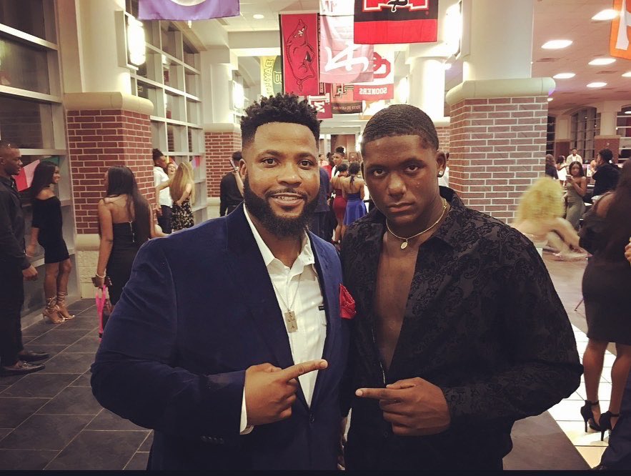 mavengclub's tweet image. Dear God,Please take this moment in this young man’s life and use him to give You glory and praise.Take his passion for this sport, may it light up with Your Love. No hurt, harm or danger will come his way and form against him IJN😇 #manvelhighschool #HokaHey #perseverancepaysoff