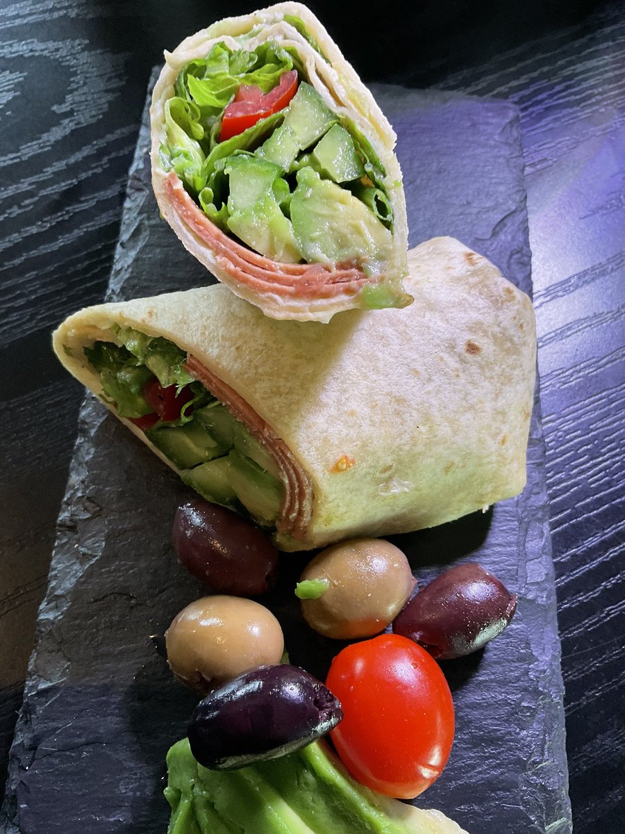 schmoozequeen's tweet photo. #Vegan #BreakfastWrap π₯π
π₯π―
#Hummus #VeggieHam #Greens #CherryTomatoes #Avocado #Cucumber #MixedOlives https://t.co/dKQcFjdXWV