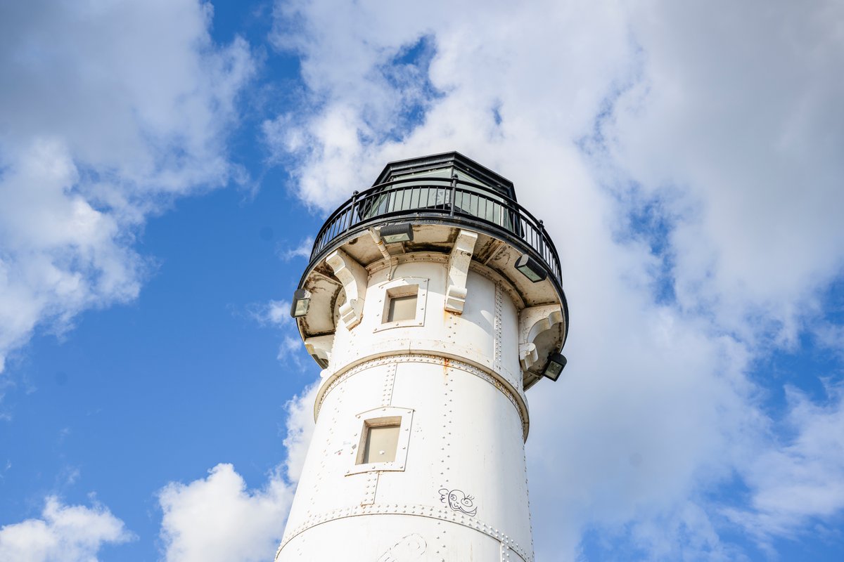 Duluth Lighthouse

#lakesuperior #duluthlighthouse #duluthpier #canalpark #duluthaerialliftbridge #uscg #uscoastguard #duluthminnesota #exploreminnesota #landscapephotography #gitchegumee #northshore #kevinrofidalphotography