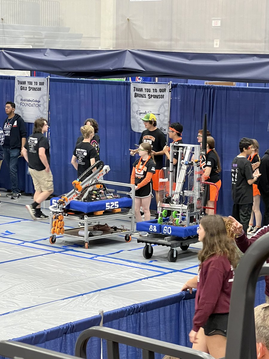 525Swartdogs's tweet photo. Ready for our first match at R2OC! #FIRSTinIowa #FRC https://t.co/clSH4n2bn3