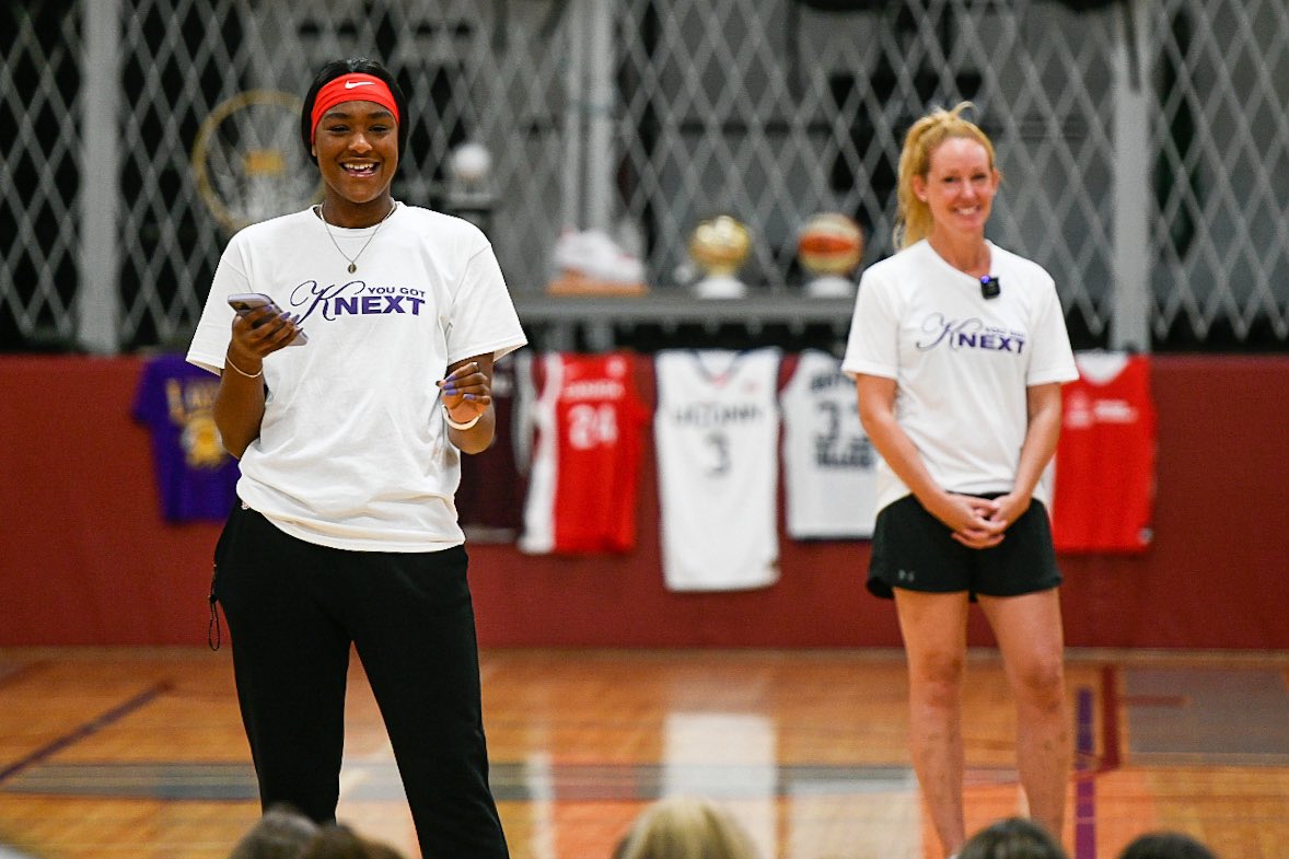 garrettelliott's tweet photo. Huge thanks to @AaliyahEdwards_ for hosting the first You Got Knext Basketball Camp at @FSSprops today! So awesome to see so many kids out on a Saturday morning to learn from an incredible roster of talented and knowledgeable coaches! 🏀💪 https://t.co/9W82G5tIRi