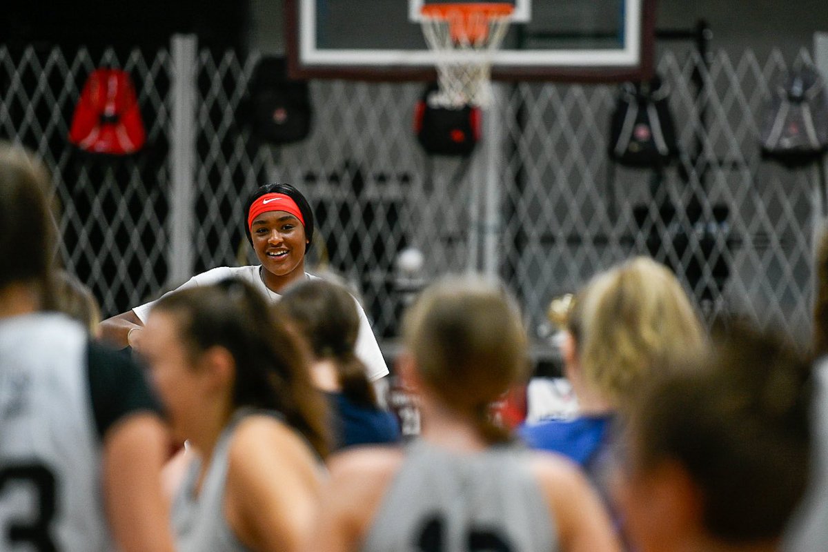garrettelliott's tweet photo. Huge thanks to @AaliyahEdwards_ for hosting the first You Got Knext Basketball Camp at @FSSprops today! So awesome to see so many kids out on a Saturday morning to learn from an incredible roster of talented and knowledgeable coaches! 🏀💪 https://t.co/9W82G5tIRi
