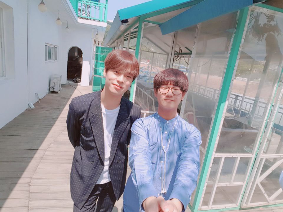 나: 휘핑크림 올려드릴까요?

                                      뭐래?
휘핑크림 올릴까?
                                       웅
휘핑크림 올려주세요
                                    휘핑크림
                                  마니 쥬세요!!
(귀엽다는듯이 웃기)