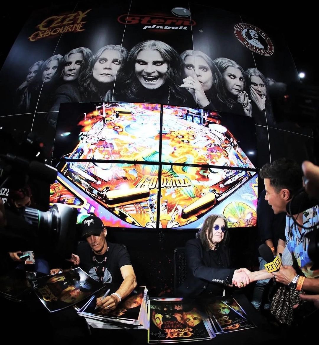 OzzyOsbourne's tweet photo. July 22, 2022
Signing #PatientNumber9 posters at @Comic_Con with  @Todd_McFarlane one year ago today. #sdcc #comiccon #comic #comics #art https://t.co/LE83QT4wdP
