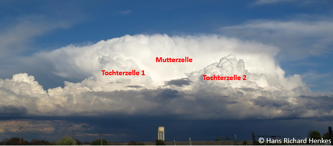 DWD_presse's tweet photo. In der kommenden Woche wird es in Deutschland wieder einige #Gewitter geben. Dabei erwarten wir auch wieder #Multizellen.
Was es mit Multizellen auf sich hat, erfahren Sie im heutigen Thema des Tages:
https://t.co/KePua1RBrX /V https://t.co/jyKYDPCxxL