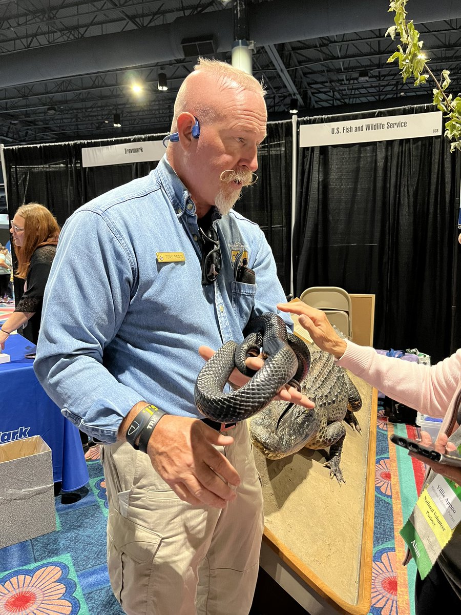 Put friends at the @USFWS have a live snake (and a not-live) alligator at their booth today. Come and visit directly across the aisle from @USGSVolcanoes (It’s an @Interior celebration here at #PhenomByGirlScouts!)