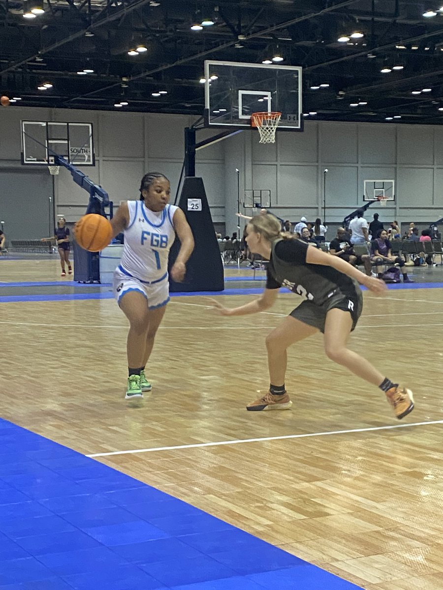 Another great day at Orlando Splash! <a href="/AshleahSmith_27/">Ashleah Smith</a>  came out first game yesterday with SIX 3’s and ending the game with 24 points! Second game she showed leadership and being that defense muscle and continuing to get her charges ! Keep working and keep showing out!