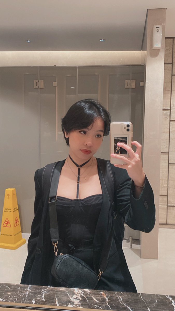 M_Renata24's tweet photo. @nipplets_team Aku waktu ini pake venom set ke kantor❤️❤️ di tambahin tube top di dalem biar ga nerawang✨ sujut sama nipplets https://t.co/IWevf9SeMl