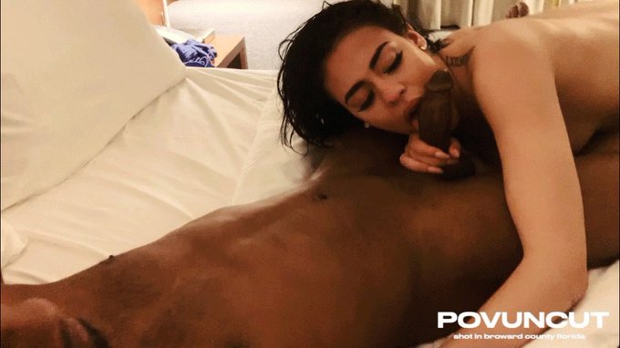 Drop your OnlyFans link. Subscribing to a few today 👇🏿👇🏾👇🏽👇🏼👇🏻 https://t.co/Q3ENKe2Csj<a href="/tag/giftuesday"class="tags"><span>#giftuesday</span></a>