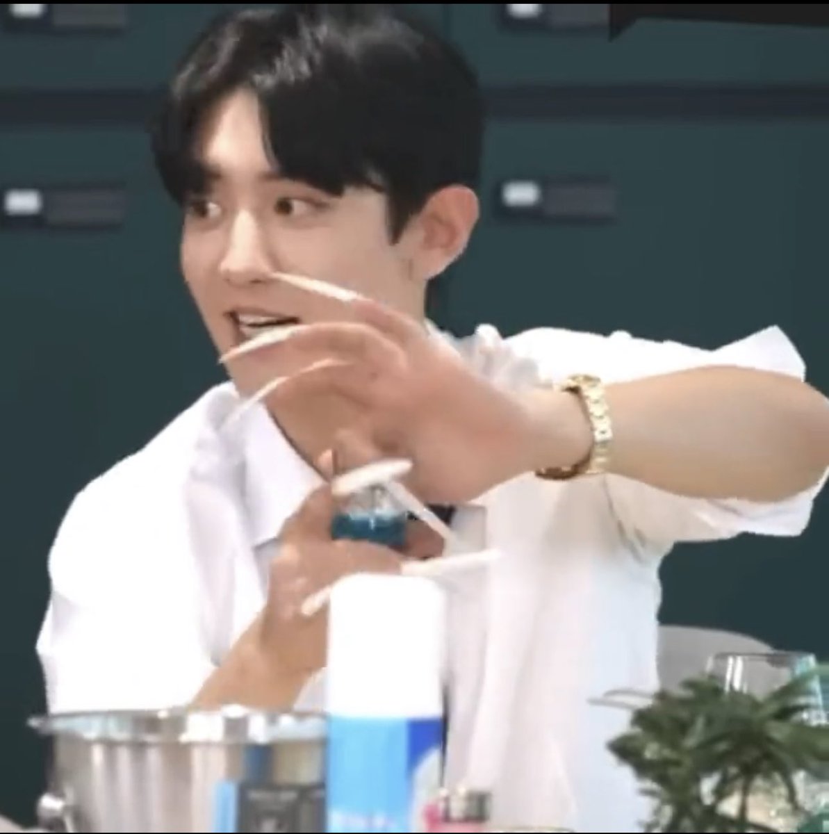 xiuxiusoo's tweet photo. I can’t believe this 2019 meme came to life https://t.co/jBmuc8E6jo