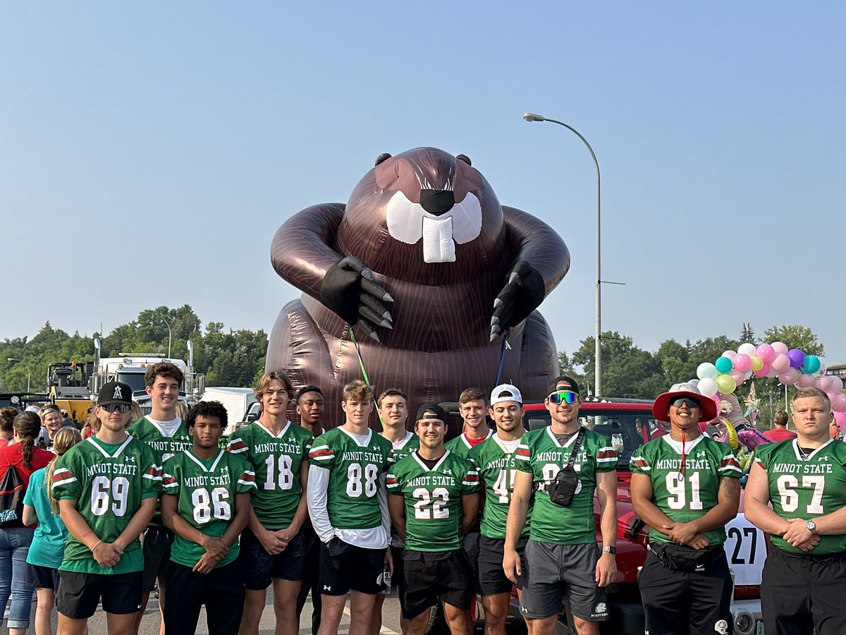 Beavers football is WADL-ing in the annual ND State Fair Parade today 🦫🟩🟥⬜️ #Minot #WADL