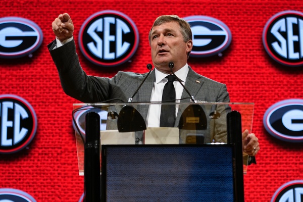 Kirby Smart and Georgia are aiming for a super-rare 3-peat at the top of the college football world. A preview of the Bulldogs from SEC Media Days: https://t.co/4WsrluUeD4 https://t.co/JKm7Cj6oh8