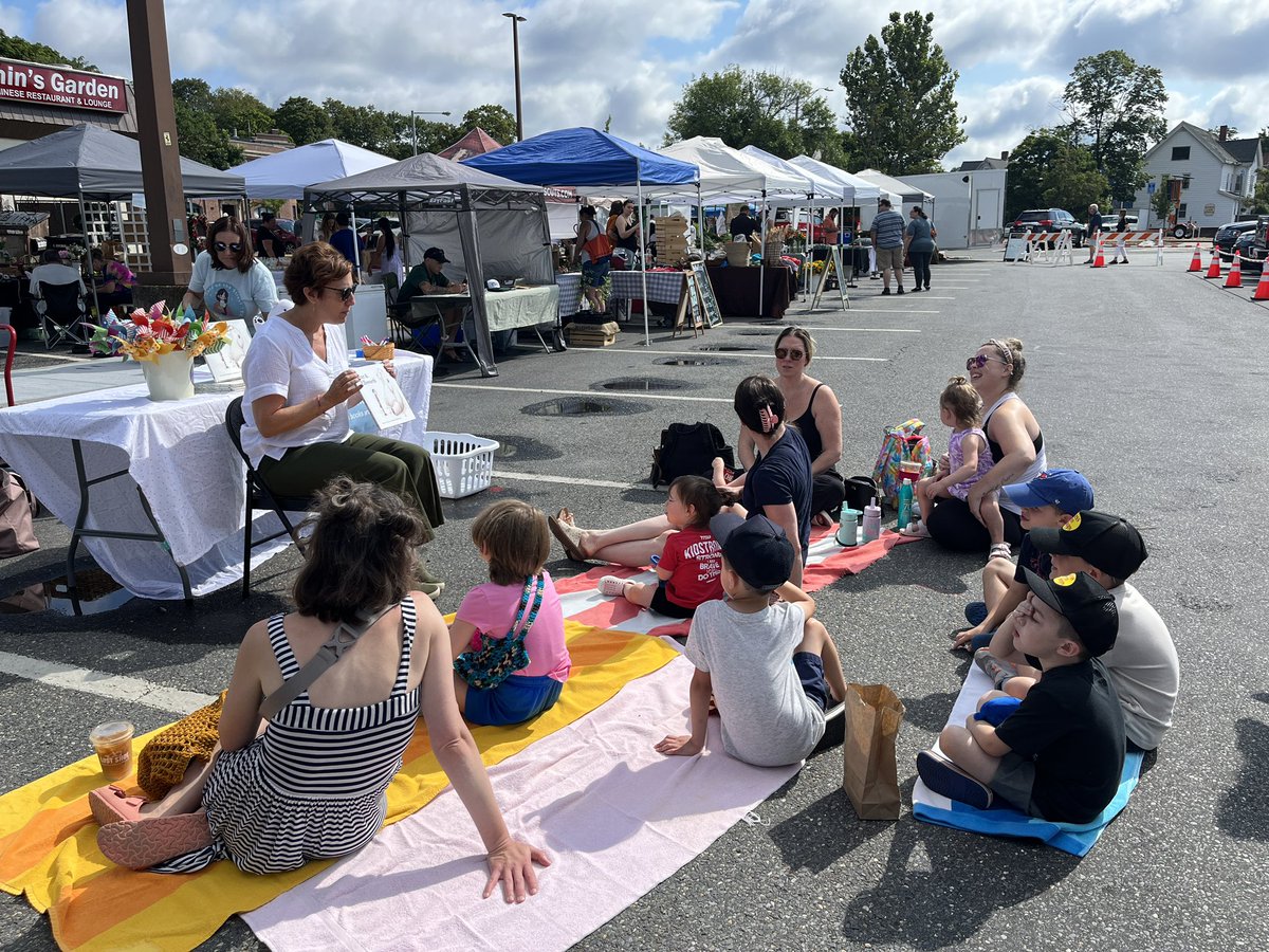 Meg_Litwin's tweet photo. Beautiful day for a beautiful story!!! @CaseyWRobinson reads and signs  IVER &amp; ELLSWORTH at the @WordStreetBooks table during the Marlborough Farmer’s Market.☀️💗 https://t.co/viCf6xtwDu