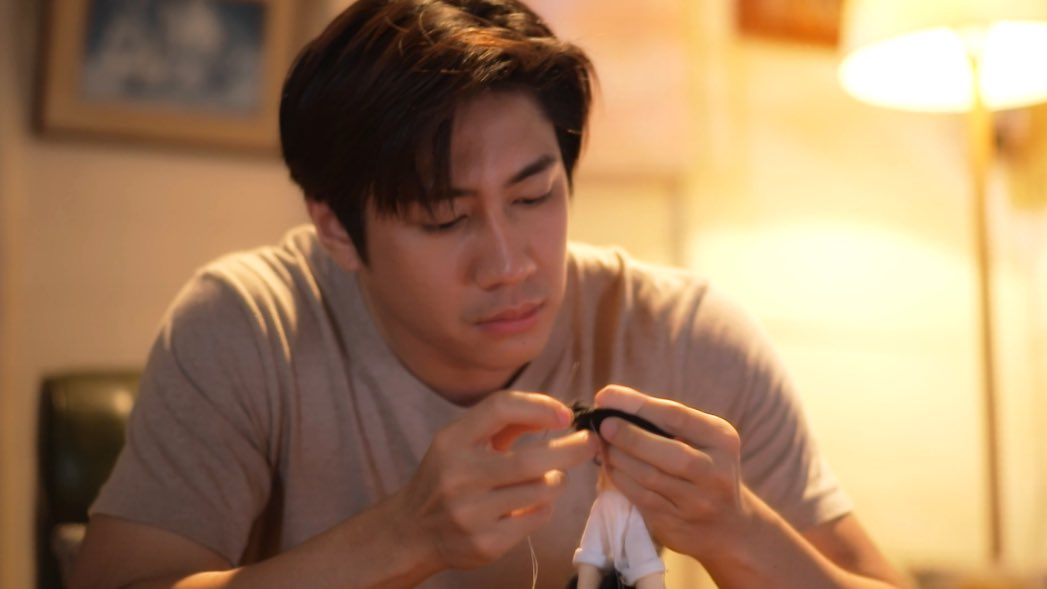 LOAseriesOne31's tweet photo. ผู้ชายคนนี้คือไมโครเวฟบอย อีกนิดจะให้ขยับเป็นโรงงานผลิตไฟฟ้าแล้ว อบอุ่นมากก😭 #LawsofAttraction_Ep2 https://t.co/s35NBQFPuV