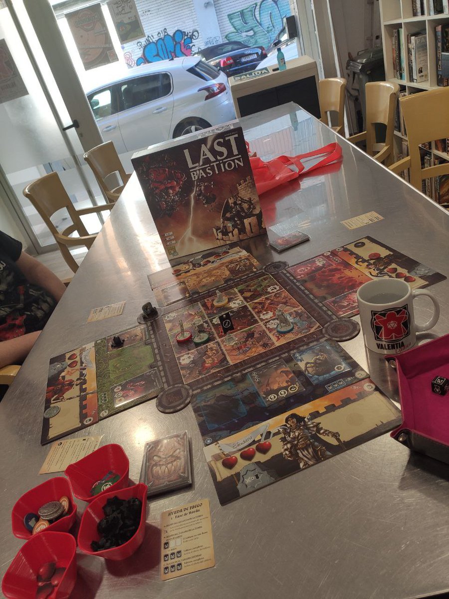 ValentiaLudica's tweet photo. Nuestra #ludoteca 🎲📚

🛡️ Hoy nos enfrentamos a las hordas de la Reina Baleful en Last Bastion. Un juego de defensa de la torre que te mantendrá al borde de tu asiento. #LastBastion #JuegosdeMesa https://t.co/TyeVBKOgis