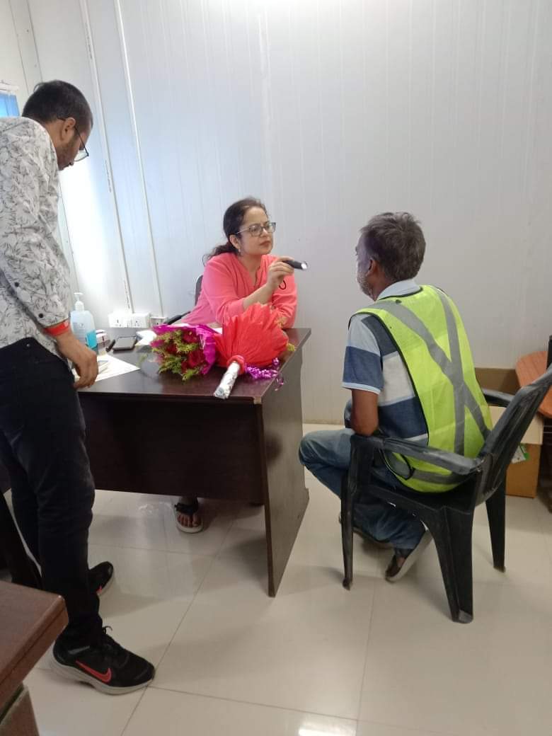 UDHDBIHAR's tweet photo. Health check-up camp was organized at the casting yard located in Fatuha for number 4 workers and workers in the #PatnaMetroProject. In which Neurologist, General Physician, Ophthalmologist and Dermatologist doctors examined about 200 laborers.
#UDHDBIHAR #Metro 

@OfficialDMRC https://t.co/52o9g3vppI