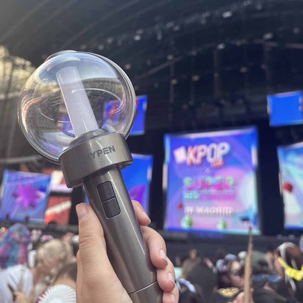 enhaglows's tweet photo. let’s goooo #KPOPLUXMadrid https://t.co/cpRSfglU3w