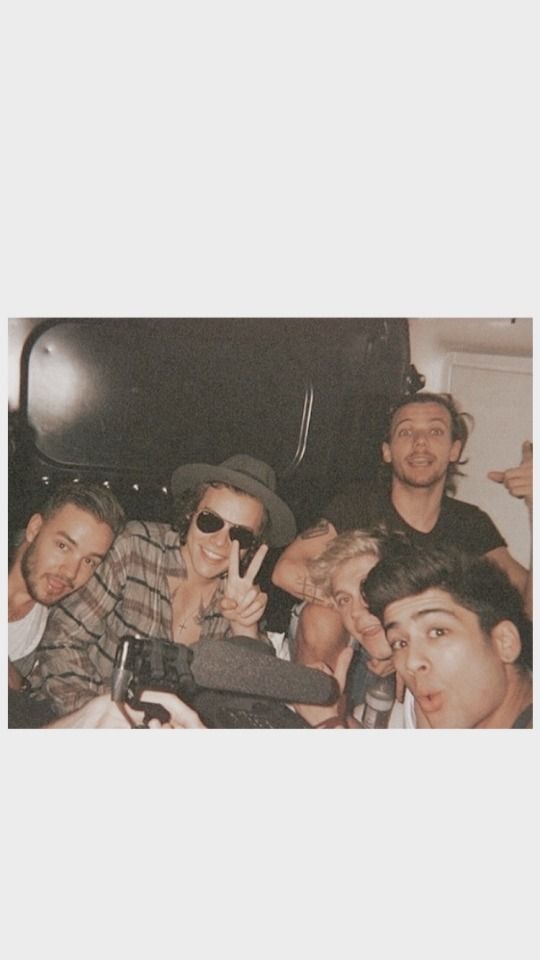 naraxell's tweet photo. Happy 13th anniversary love of my life, love yaaa!! 

#13YearsOfOneDirection https://t.co/1Az7hwWjIU