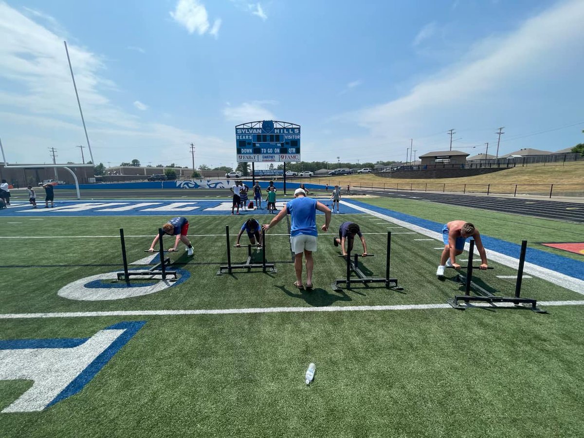pcssdschools's tweet image. It may been a month ago, but we're still hearing buzz from the 3rd annual Future Bears Youth Football Camp! There were 150 kids from 1st - 7th grade who attended the camp and over 30 high school athletes helped out with the camp. Looks like it was a fun week! #pcssd.proud