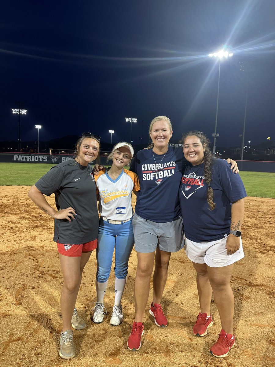 McleanPresley's tweet photo. Go Pats 💙❤️ @BaileyDillender @maldridge10 @lyssa_danielle9 https://t.co/elZsaSWAen