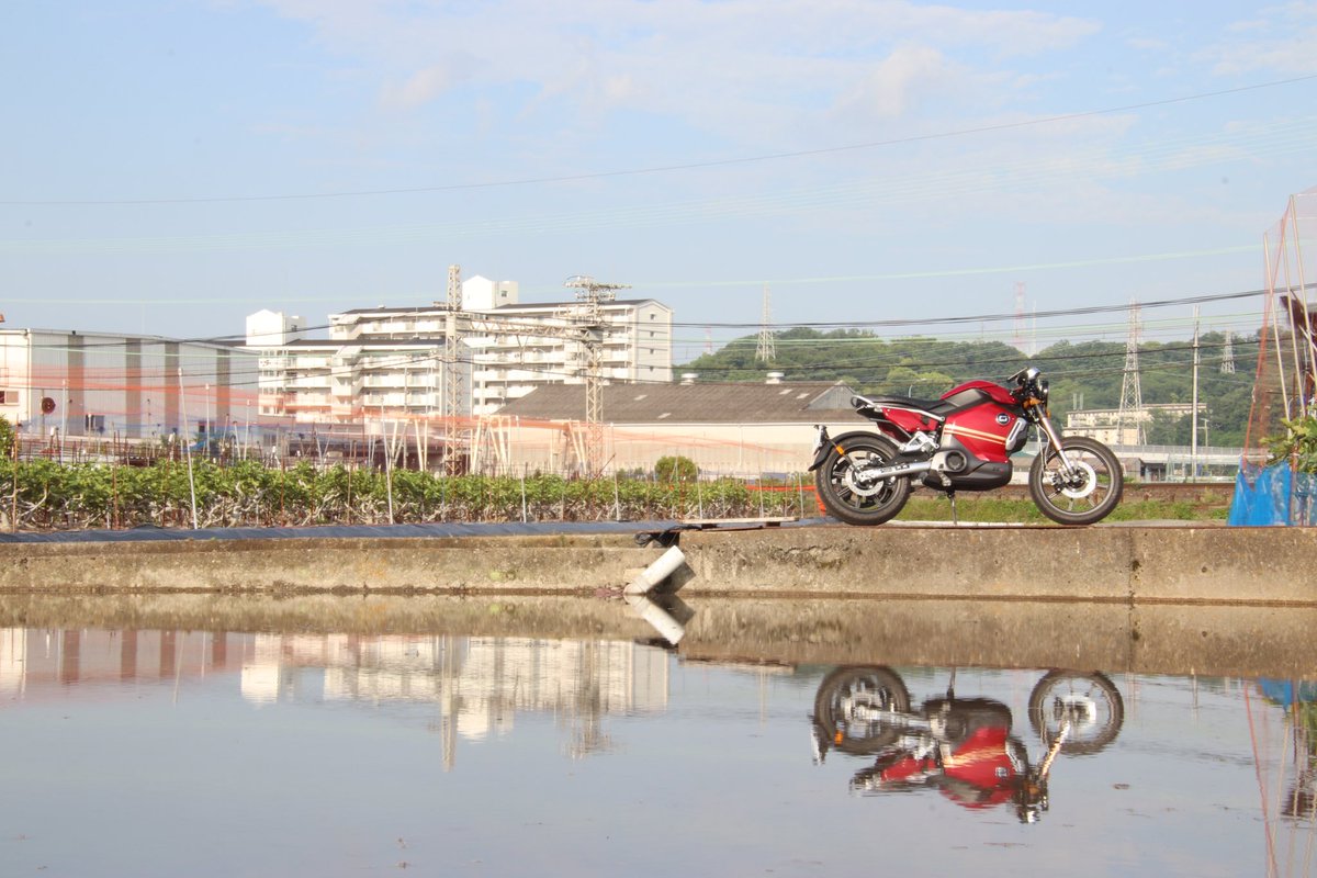 ikahenkoban's tweet image. 納車から丸2年が立ちました
近場をちょろちょろ走るぐらいなんで6000km未満しか走ってませんが
今のところ不具合も無く
バッテリーの劣化も特に感じません
これからも出来そうなカスタムがあれば盛り込んでいこうと思います
#電動バイク
#tcmax

youtu.be/iarB34uB-qM