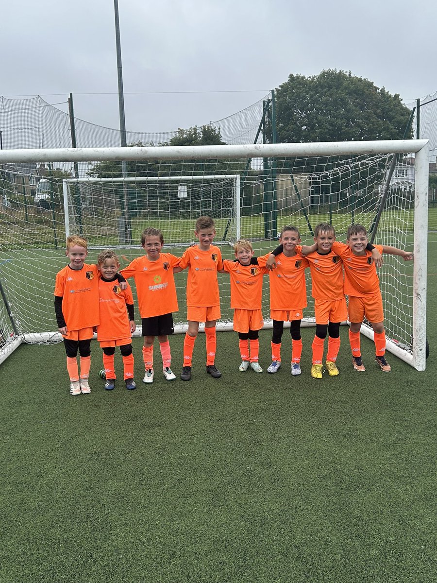 Wet morning down at <a href="/ShrimpsAcademy/">Morecambe FC Academy</a> for <a href="/crooklandsfc/">Crooklands Casuals FC</a> u9s. Great game and young tangerines grabbing a win for their hard effort. ⚽️🍊