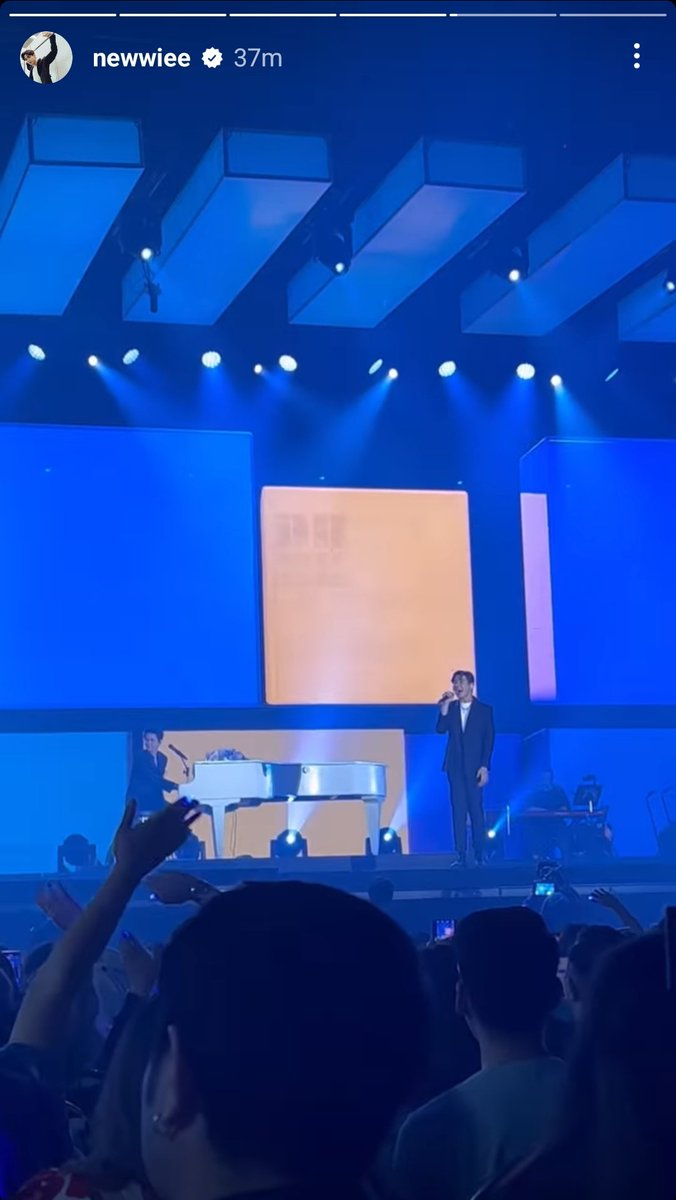 taynewnsan's tweet photo. effort nya tawan demi bisa concert date😭😭 wtb tiket dan mau seat nya yg sebelahan. konsernya mulai jam 7, tapi dari jam 6 dia masih ada kerjaan. jadinya dia nyusul, dan sampe jam 8an 😭💖 https://t.co/i1Anp6DLec