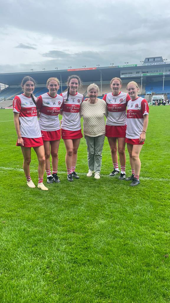BellaghyGAC's tweet photo. Derry senior camogs have made it to the All-Ireland Intermediate Championship Final to be played in Croke Park on 6th August 💪🔴⚪️

Pictured is the 5 Bellaghy Players on the panel with our camogie club president Mary Lee 

Well Done Derry 👏👏 https://t.co/D5W3nrjibv