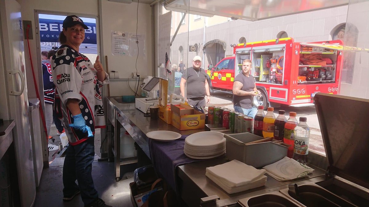 SISTA DAGEN, PASSA PÅ!

Idag är sista dagen på Östersjöfestivalen. Goisarvagnen finns som vanligt på plats på Hamngatan utanför Hotel Carlshamn. Vi håller öppet till 03.00, så än finns det tid att gynna föreningen i våra hjärtan!  🔵 ⚪️ 🔴 

 #baragoisare