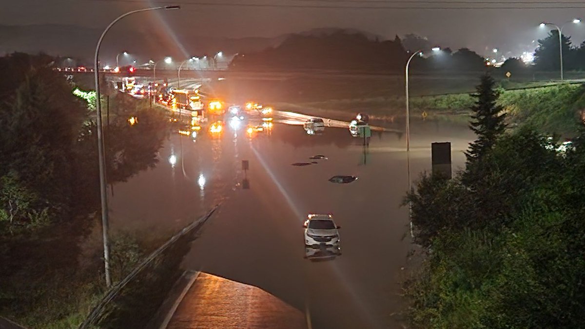 ryansnoddon's tweet photo. A historic flooding event for Nova Scotia. 
This appears to be the heaviest rain event for the #Halifax area, since Hurricane Beth hit in 1971.
#NSStorm  
https://t.co/Iw2Uvqjc5f https://t.co/CgK93X2GBe