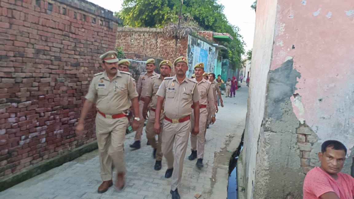 amrohapolice's tweet photo. #SP_ अमरोहा @langeh_ips के निर्देशन में थाना अमरोहा देहात पुलिस द्वारा अपराध नियंत्रण एवं कानून एवं शान्ति व्यवस्था तथा आगामी मोहर्रम पर्व के दृष्टिगत थाना क्षेत्रान्तर्गत पैदल गश्त की गयी तथा ताजिये/जुलूस रूट मार्गों का निरीक्षण किया गया ।
#UPPolice
#FootPatrolling https://t.co/a2gSg9oj7z