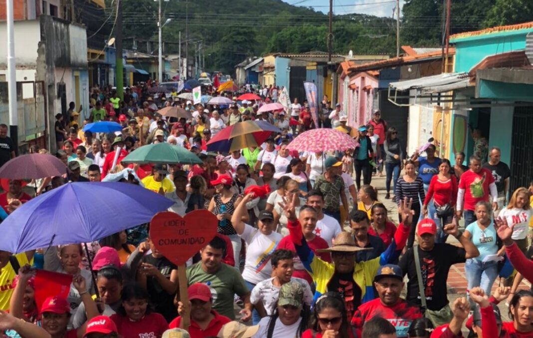 Presidente Maduro: Pueblo en las calles defiende la paz y estabilidad
El Poder Popular marchó este viernes en Cojedes, Barinas, Cumaná y Miranda
#UnidosPorLaPoesia
#VivaElPoderPopular
#TuiteroPatria