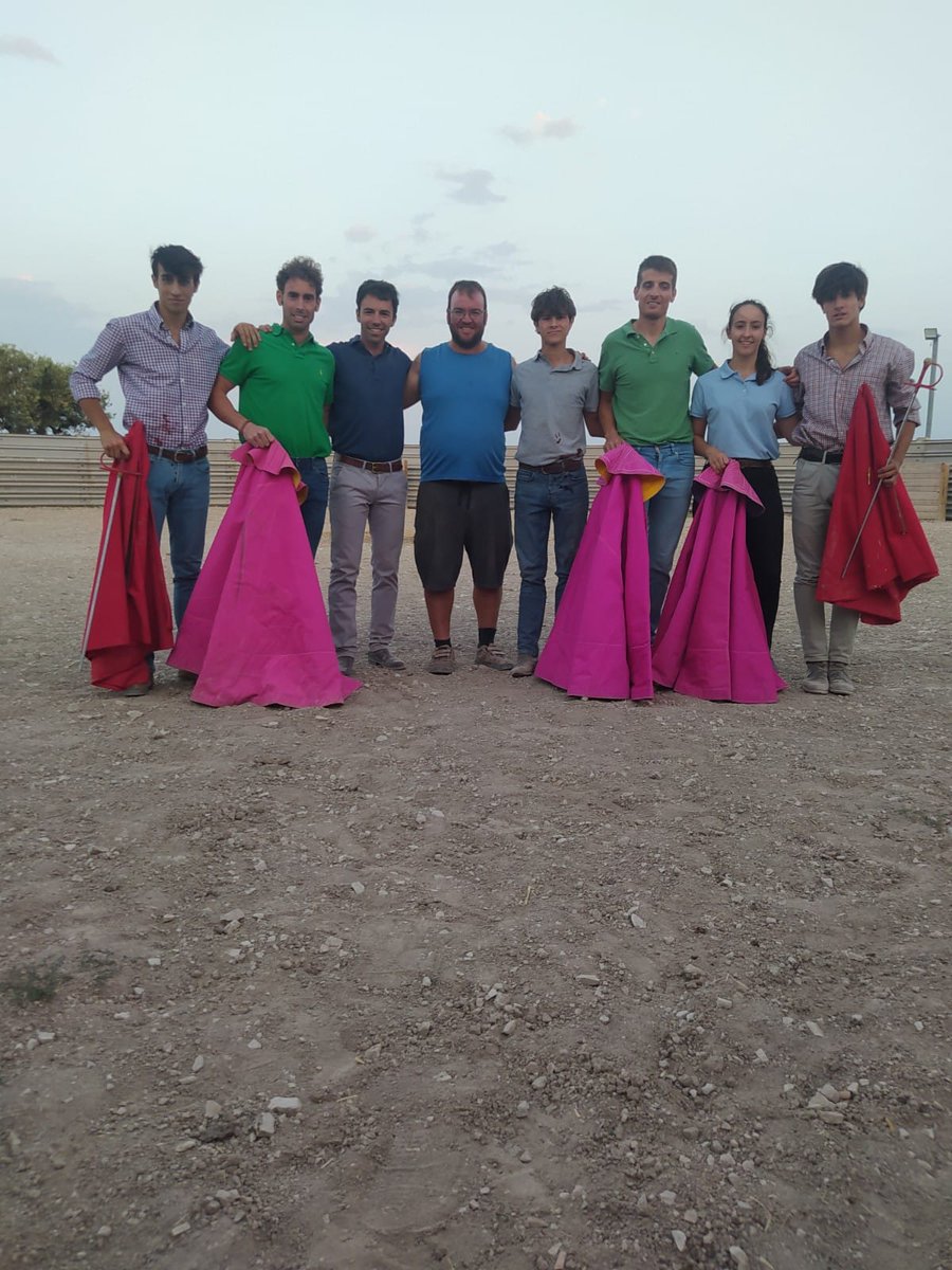 Como cada año, tentadero de verano en ganadero El Ruiseñor. 

Súper agradecido a esta casa que nos ha apoyado desde que empezamos nuestro camino. 💪🏻

📍Y hoy, disfrutaremos de Roberto Martín (<a href="/robertomaartin/">ByRomaca</a>) y Ángel Alarcón (<a href="/angelalarcon5/">ANGEL ALARCON</a> ) en Griegos (Teruel).