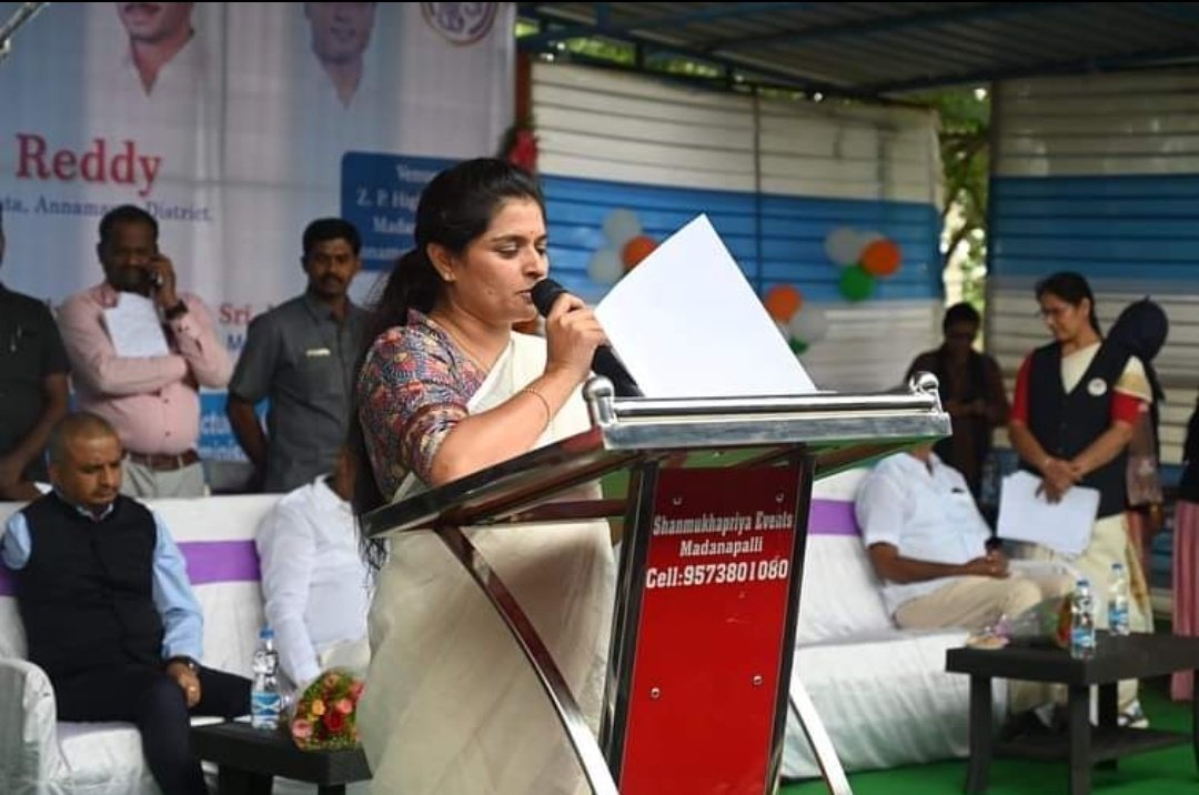 ManoojaSena's tweet photo. పాల్గొన్నా మన మదనపల్లి మున్సిపల్ చైర్ పర్సన్ గౌరవ శ్రీమతి @ManoojaR గారు💐💐

ఈ కార్యక్రమంలో #పీలేరు ఎమ్మెల్యే @ChintalaYSRCP గారు,ఏపీ వికలాంగుల సంక్షేమ శాఖ చైర్ పర్సన్ @Mumtajpattan1  గారు ,ఆర్డీవో మురళి, వికలాంగుల సంక్షేమ శాఖ ఏడీ కృష్ణకిషోర్, తదితరులు పాల్గొన్నారు. https://t.co/8lAsd6nE28