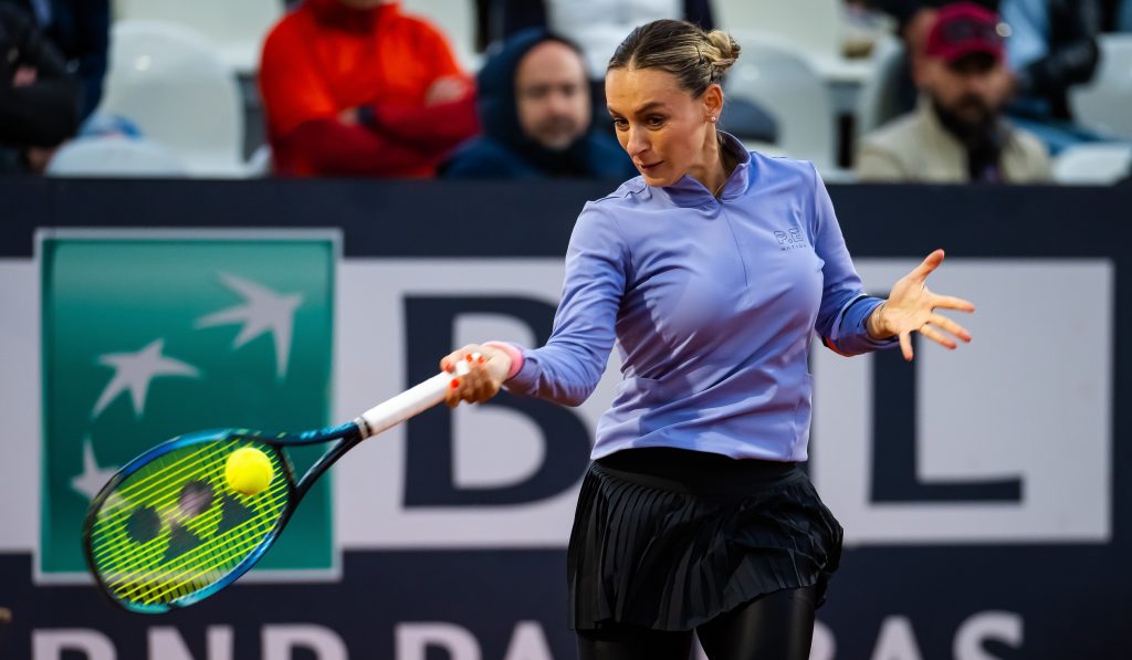libertatea's tweet photo. Ana Bogdan s-a calificat în finala turneului BCR Iaşi Open. Pe cine va întâlni în ultimul act al competiției

Citiți aici: https://t.co/4krpqwqmQC

#sport #tenis #stiriiasi #tenis #anabogdan #irinabegu https://t.co/74o9aXeauG